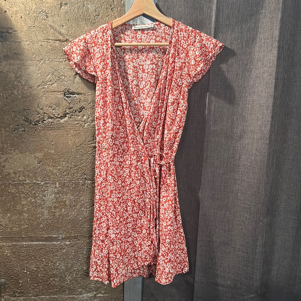 Women’s XS Orange Abercrombie and Fitch Flower Wrap Around Tie Dress *Like New*